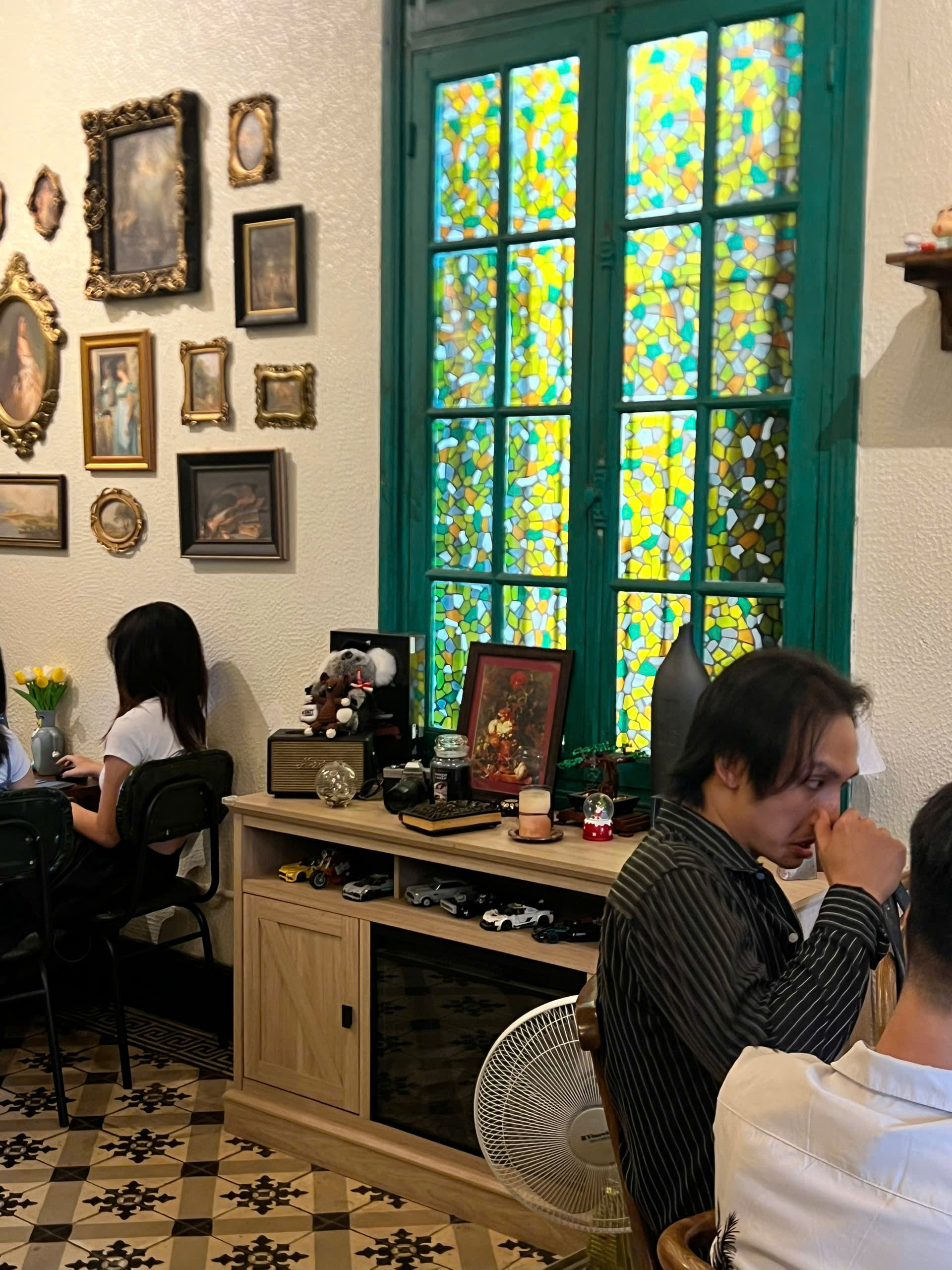 DOT CAFÉ