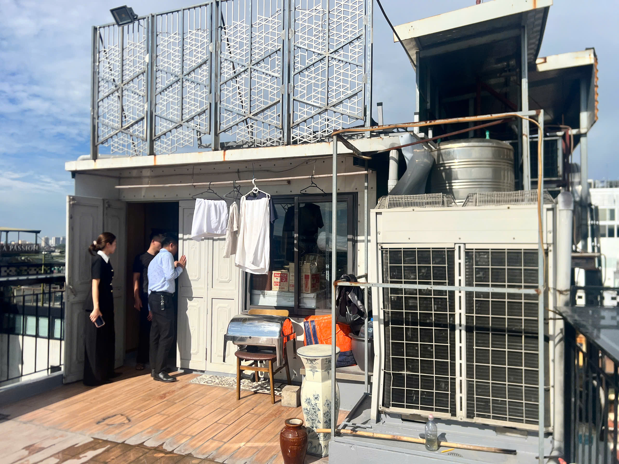 JA ROOFTOP SKYBAR & RESTAURANT