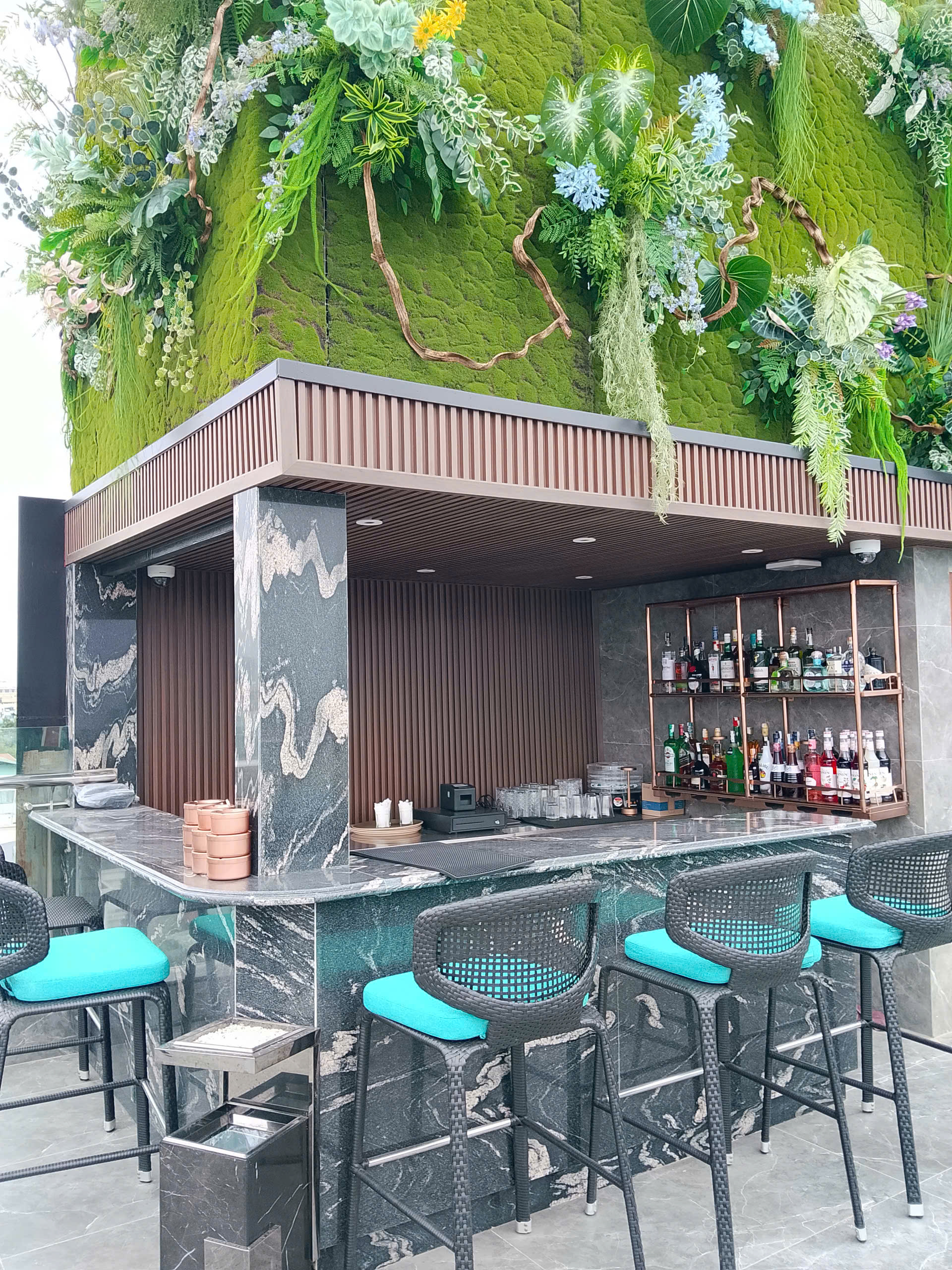 L'HERITAGE HOTEL RESTAURANT SKY BAR