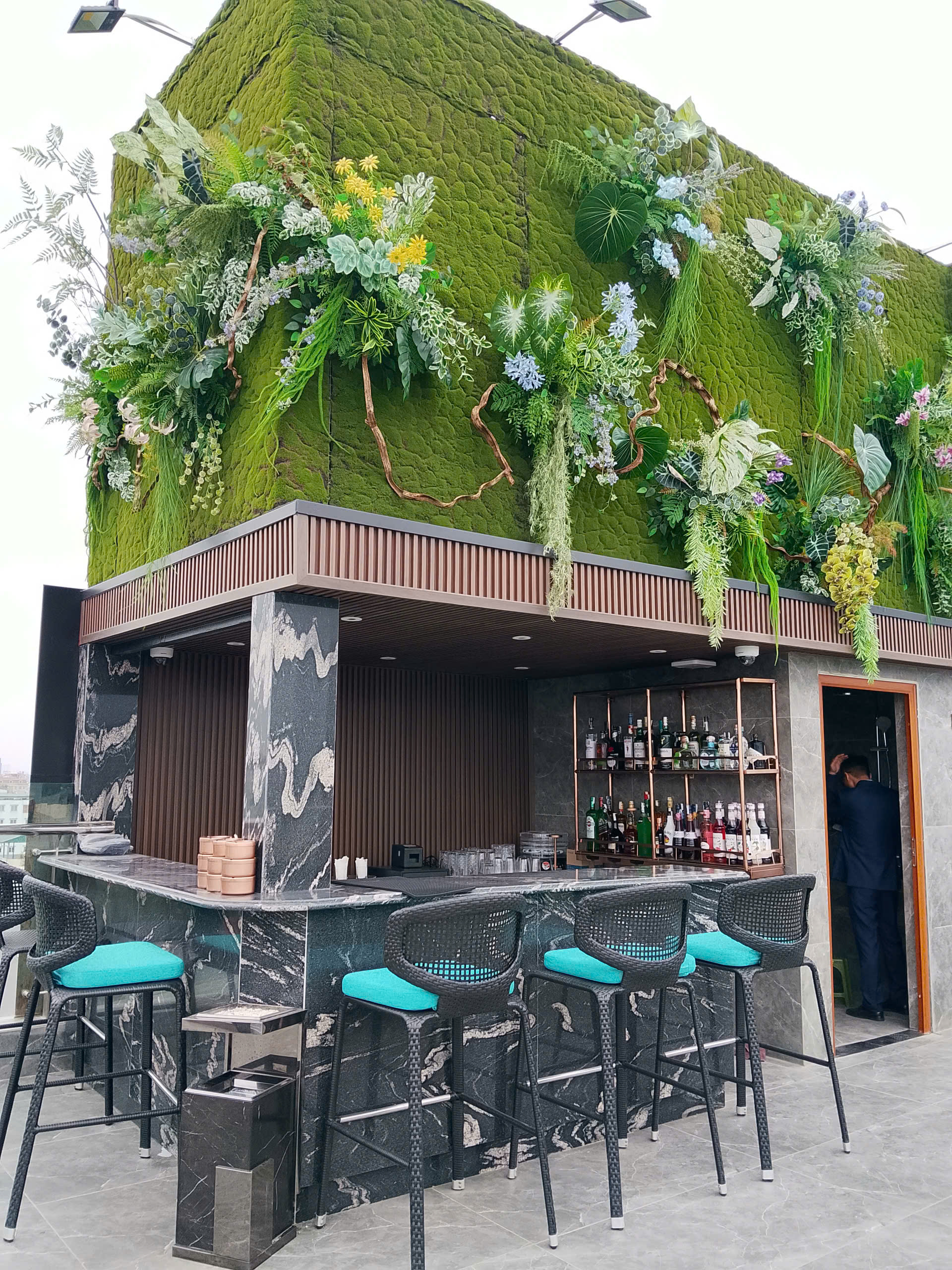 L'HERITAGE HOTEL RESTAURANT SKY BAR