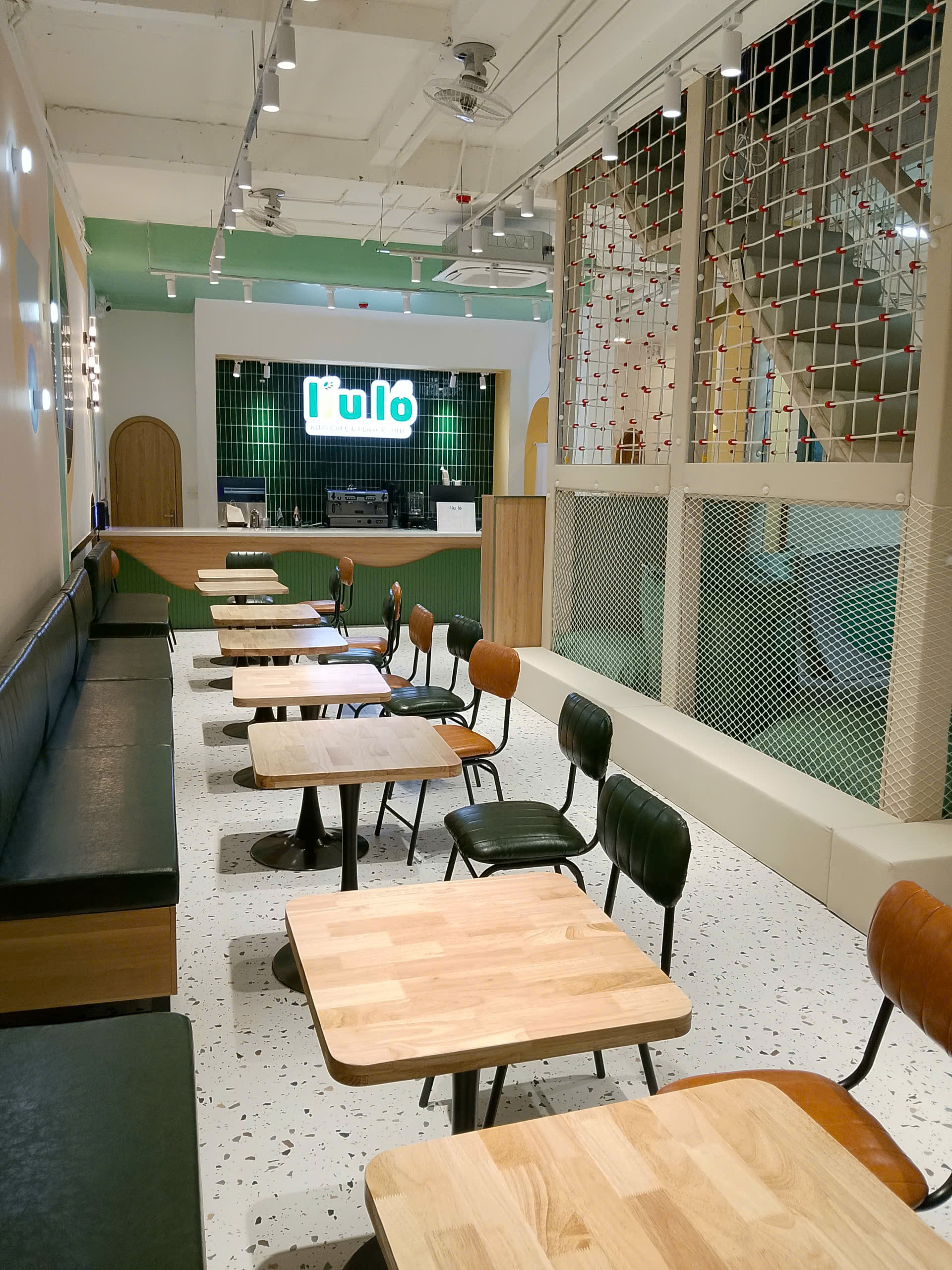 LÍU LO KIDS CAFE AND PLAYGROUND
