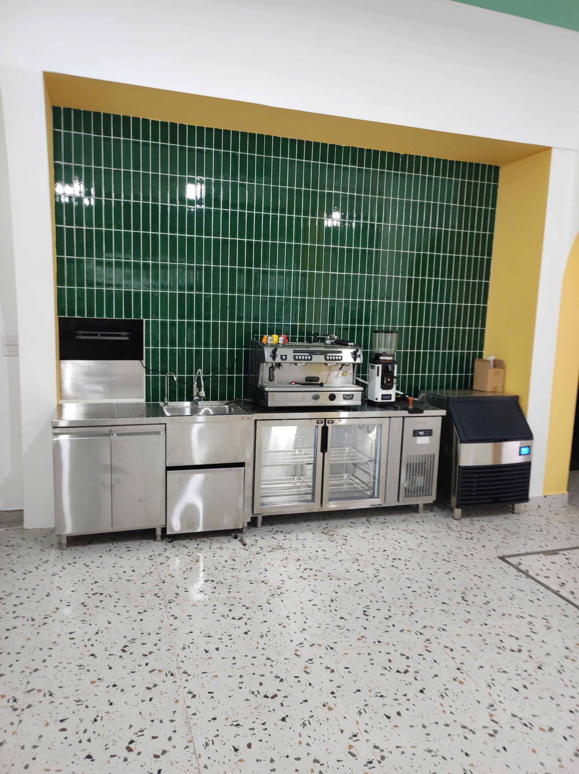 LÍU LO KIDS CAFE AND PLAYGROUND