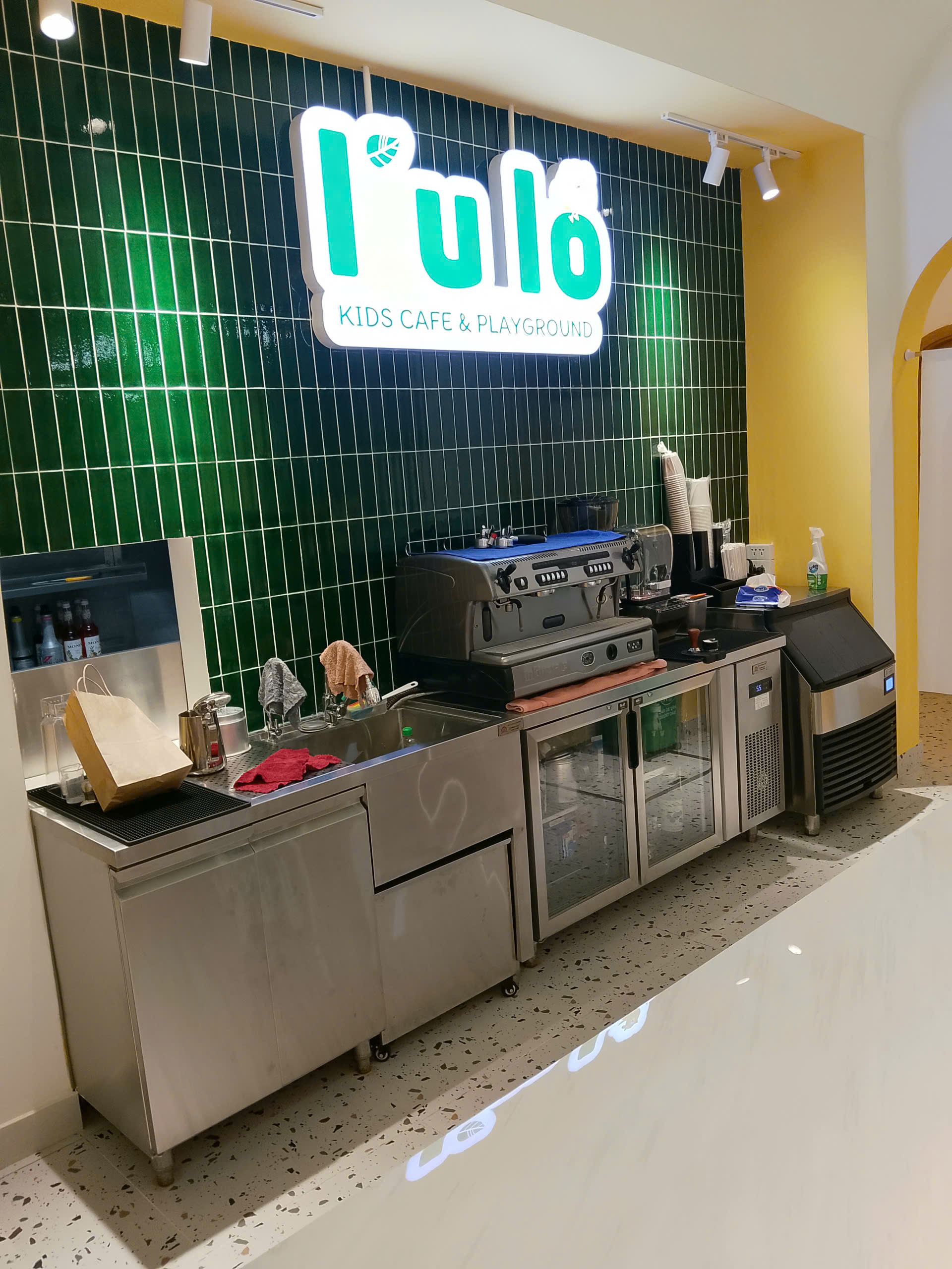 LÍU LO KIDS CAFE AND PLAYGROUND