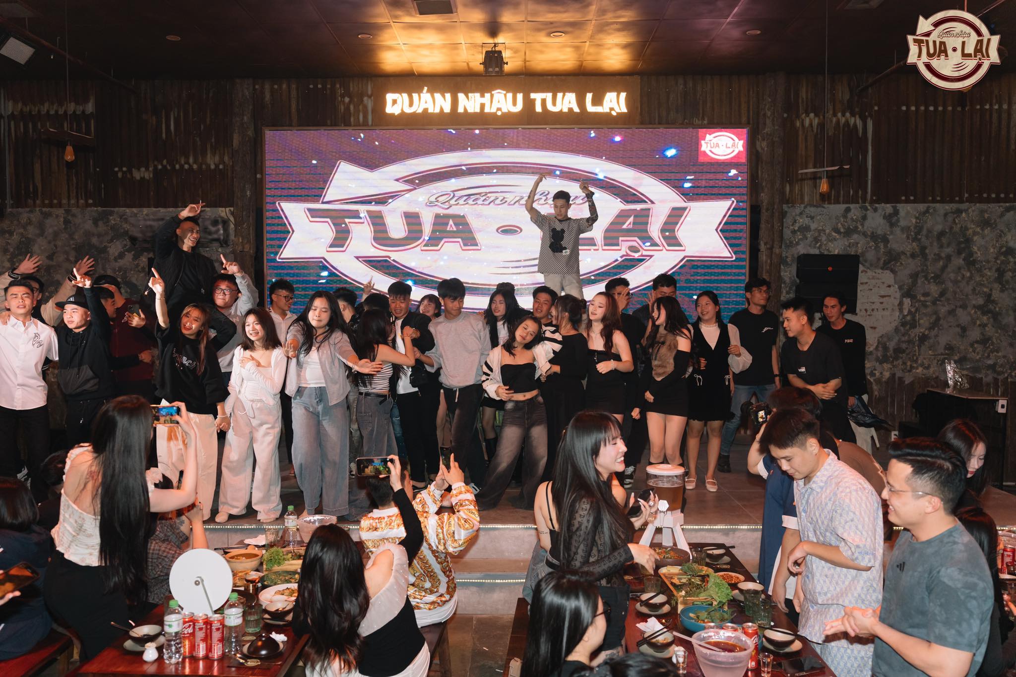 QUÁN NHẬU TUA LẠI