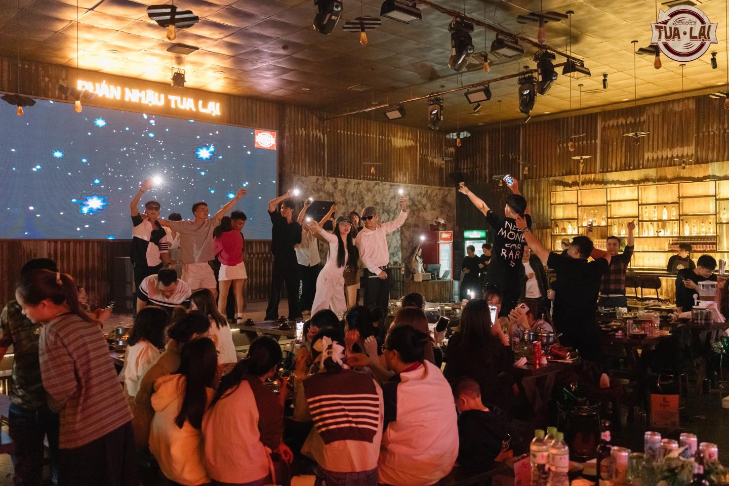 QUÁN NHẬU TUA LẠI