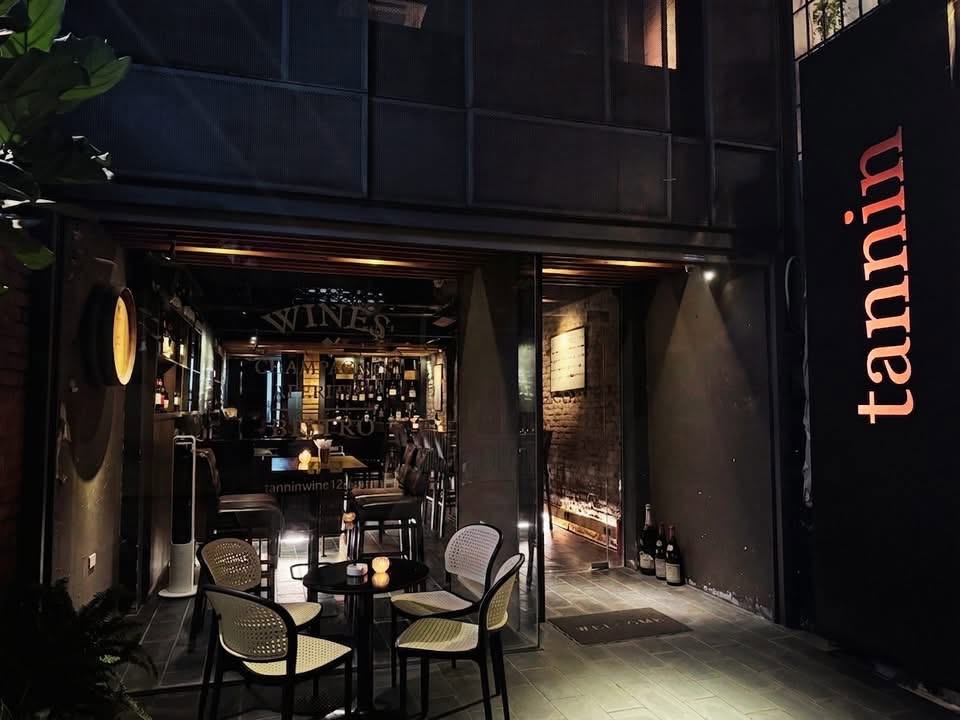 TANNIN WINE BAR & RESTAURANT