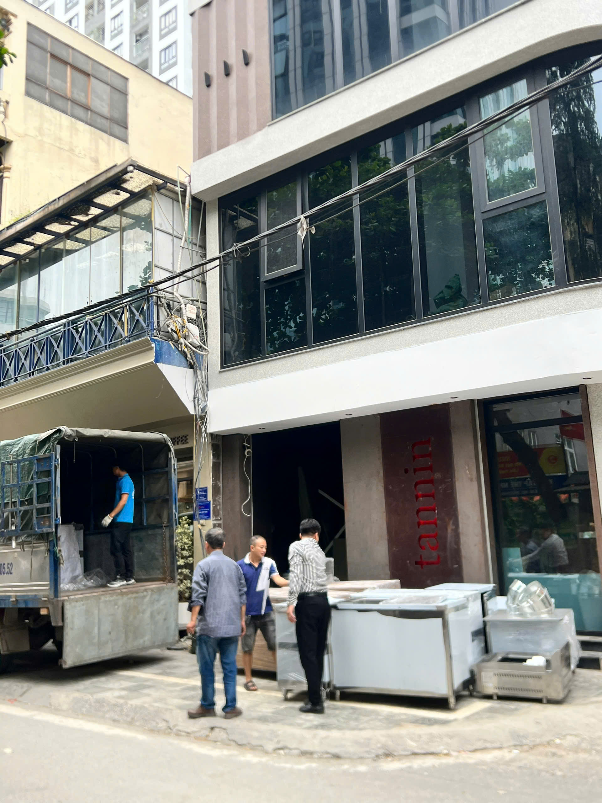 TANNIN WINE BAR & RESTAURANT