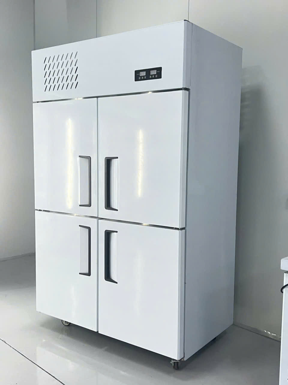 TỦ LẠNH 4 CÁNH INOX LẠNH TRỰC TIẾP