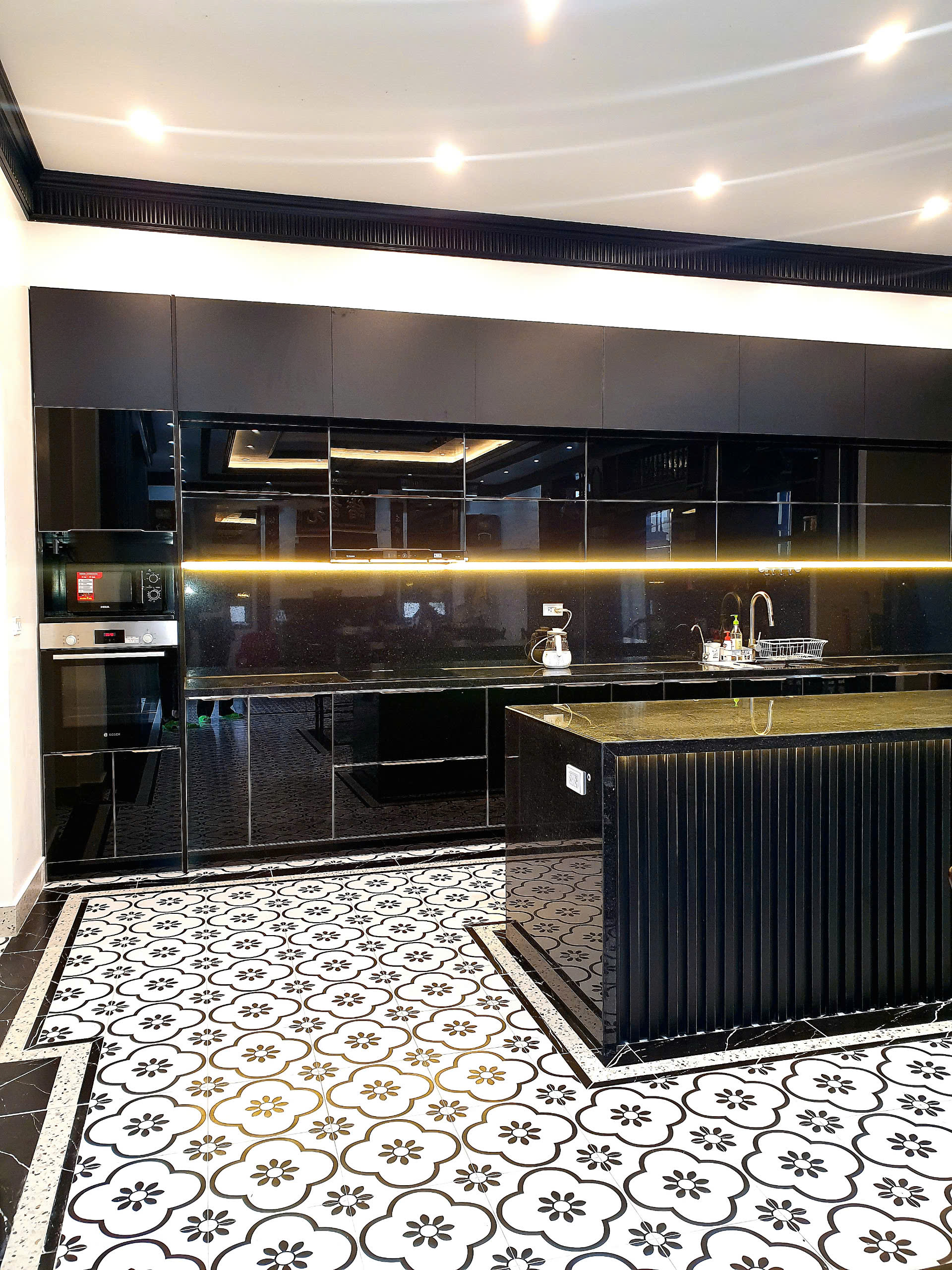 TỦ BẾP INOX CÁNH KÍNH (A.CƯỜNG - TP.BẮC NINH)