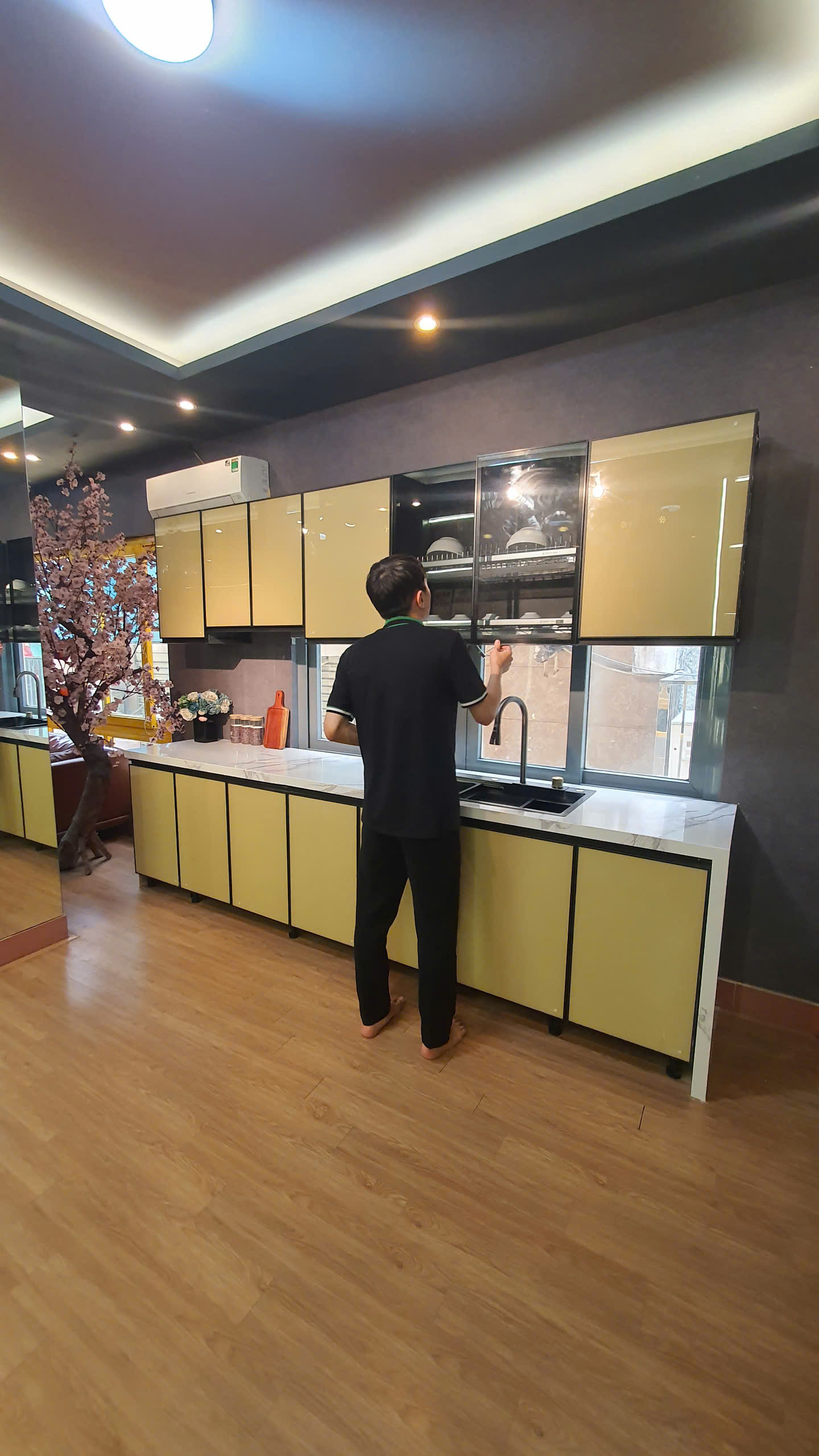 TỦ BẾP INOX CÁNH KÍNH (A.ĐỨC - HẠ LONG)