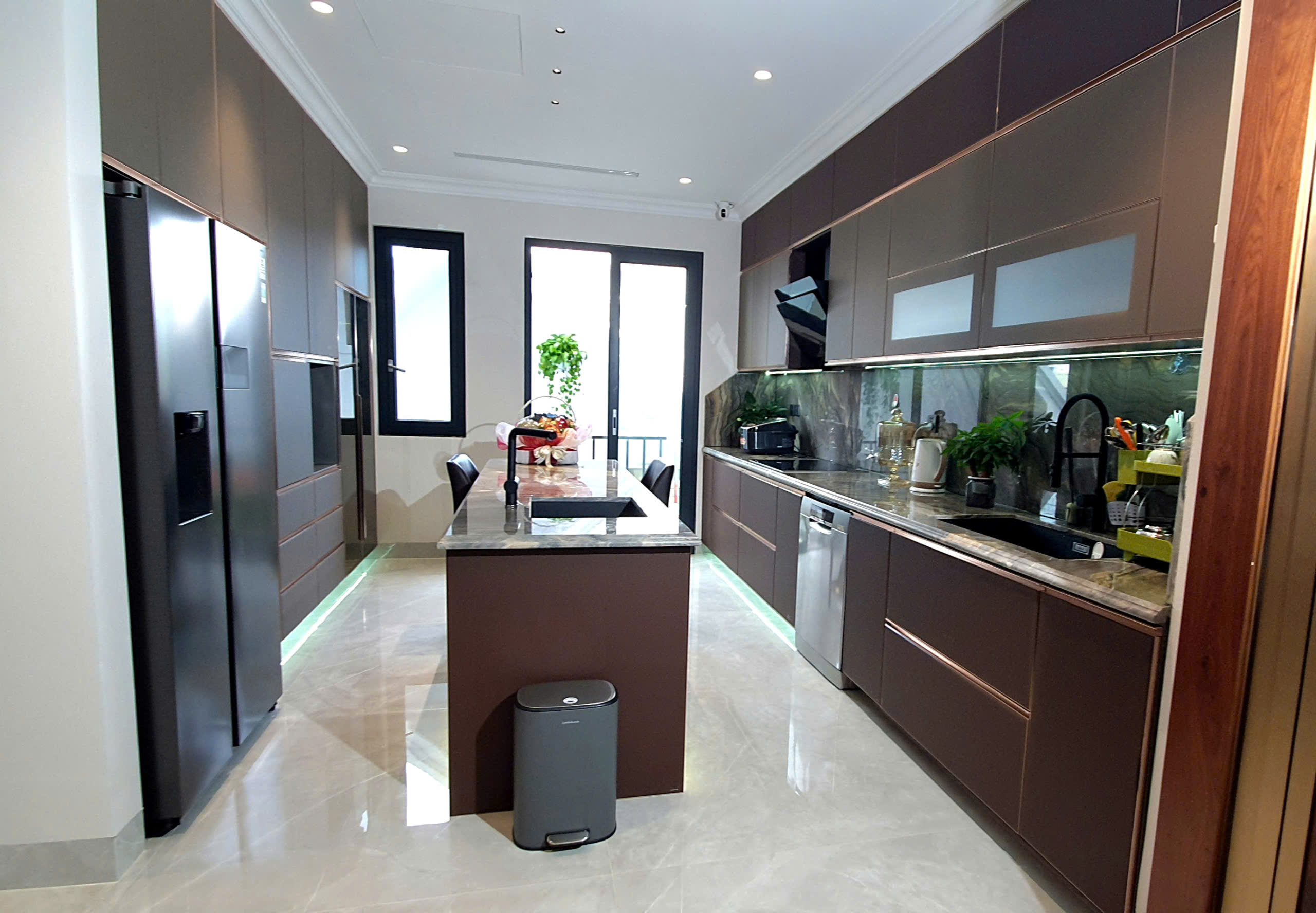 TỦ BẾP INOX CÁNH KÍNH (A.NAM VINHOMES RIVERSIDE)