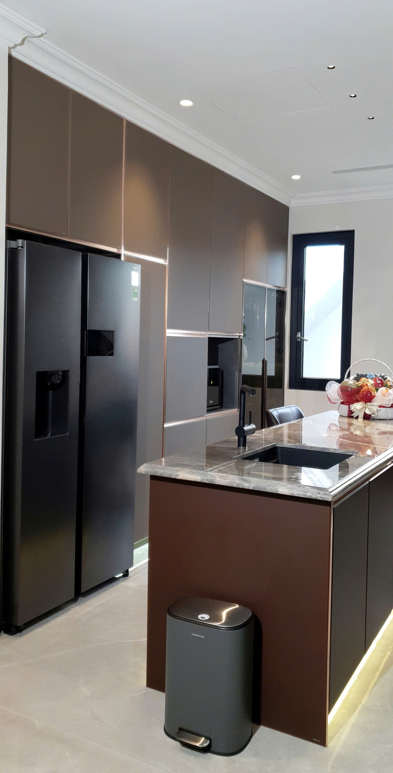 TỦ BẾP INOX CÁNH KÍNH (A.NAM VINHOMES RIVERSIDE)