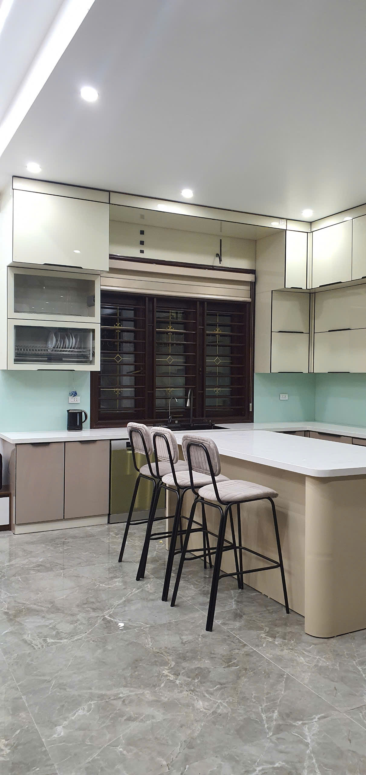 TỦ BẾP INOX CÁNH KÍNH (C.HOA - HẢI PHÒNG)