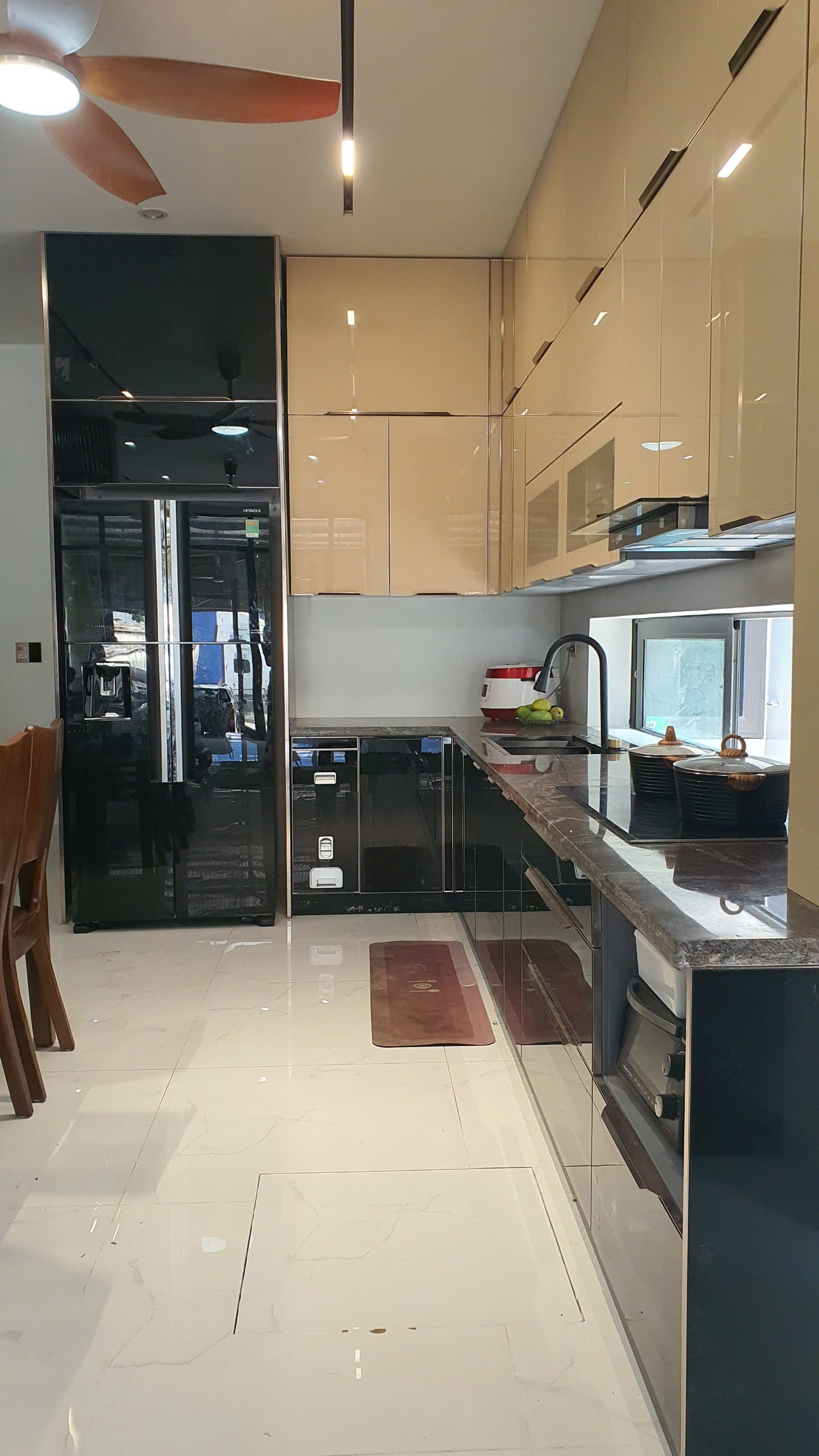 TỦ BẾP INOX CÁNH KÍNH (C.LAN ANH - TP.ĐIỆN BIÊN)