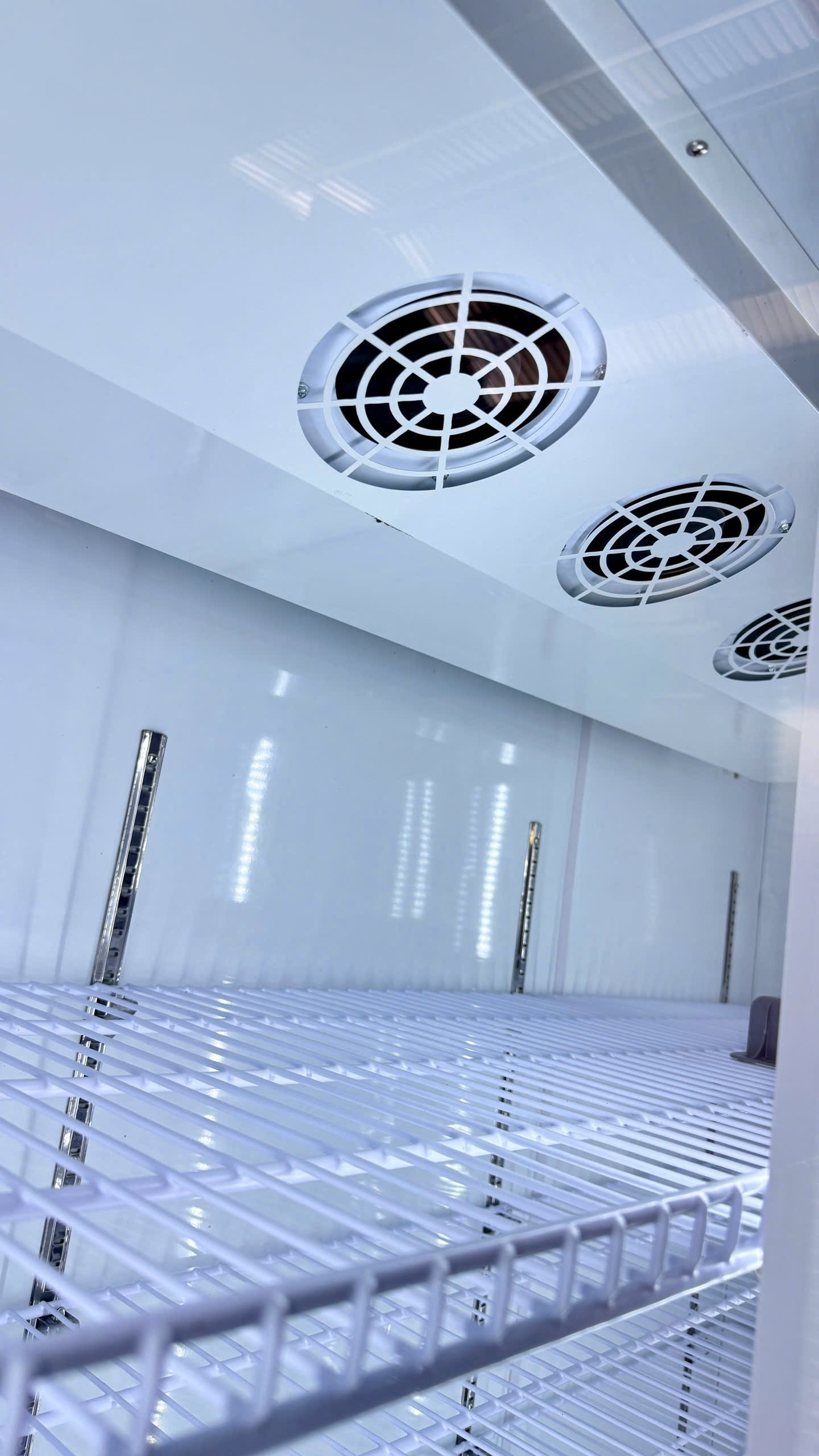 TỦ TRƯNG BÀY 3 CÁNH KÍNH