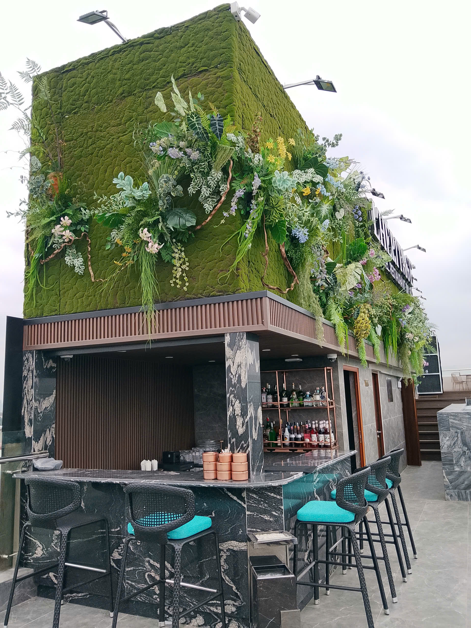  L'HERITAGE HOTEL RESTAURANT SKY BAR 