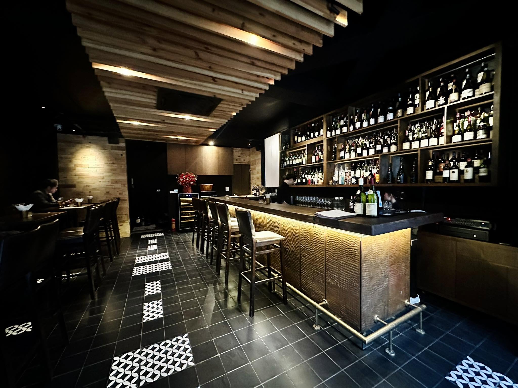  TANNIN WINE BAR & RESTAURANT 